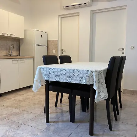 Emanuela 2 Apartment Novalja Exterior photo
